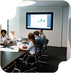 Corporativo - Reunião de negócios com display